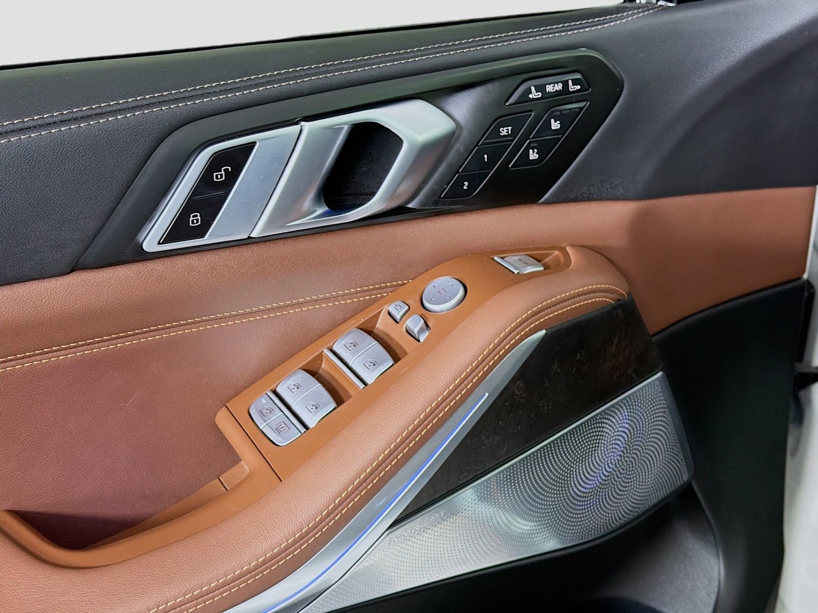 Used 2025 BMW X7 xDrive40i w/ Executive Package image 21