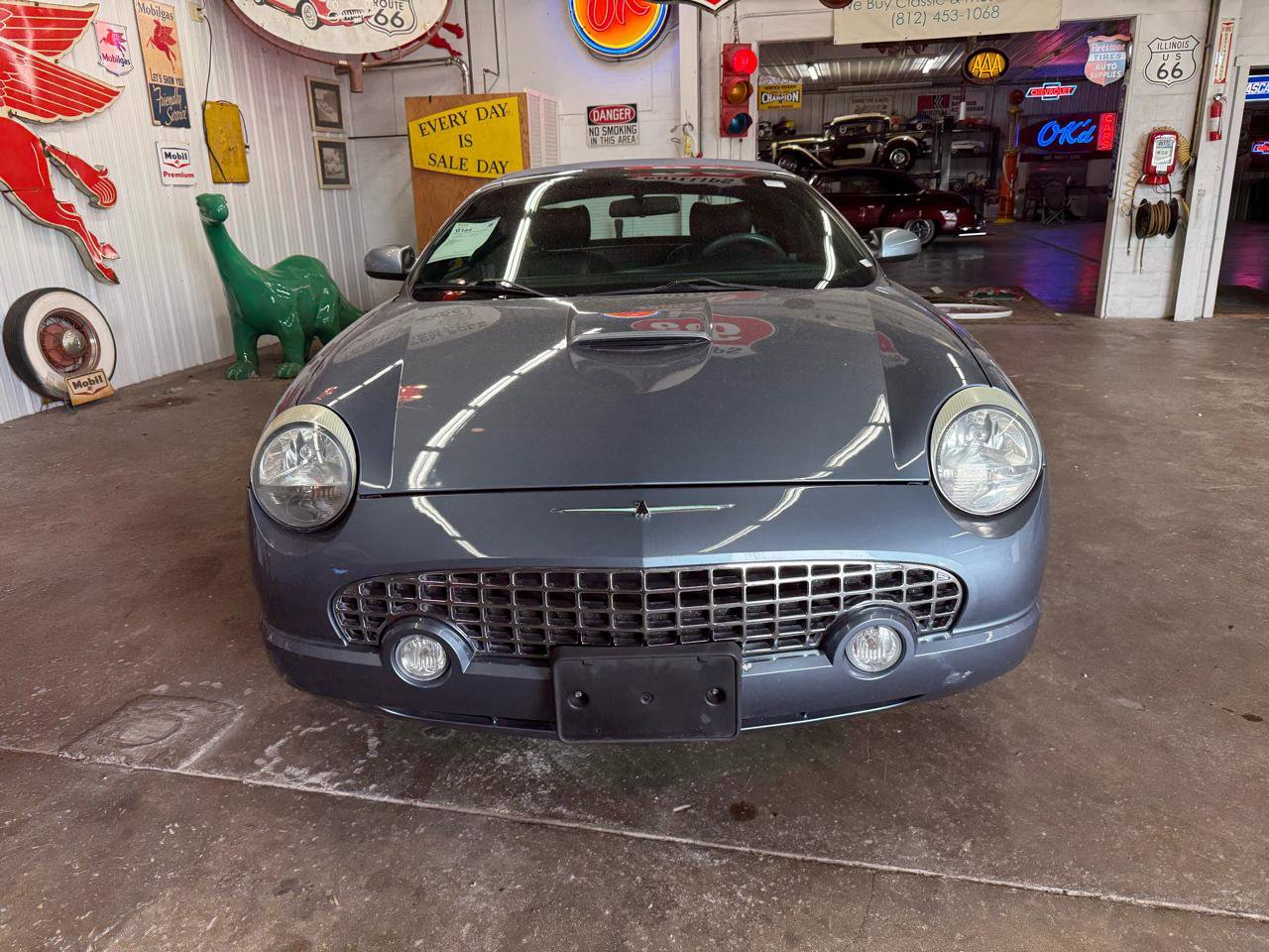 Used 2005 Ford Thunderbird RWD image 8