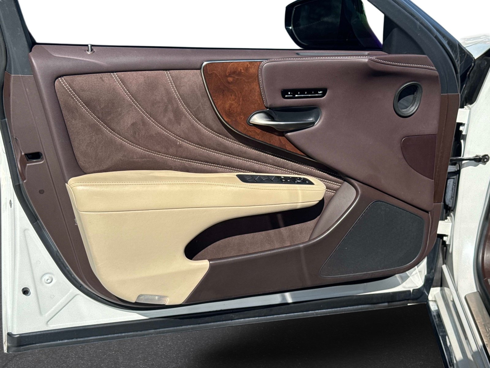 Used 2020 Lexus LS 500 w/ Accessory Package (Z1) RWD image 17