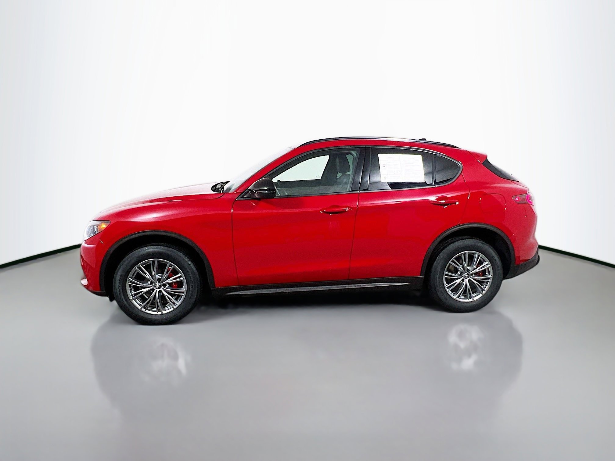 Used 2024 Alfa Romeo Stelvio Sprint image 9