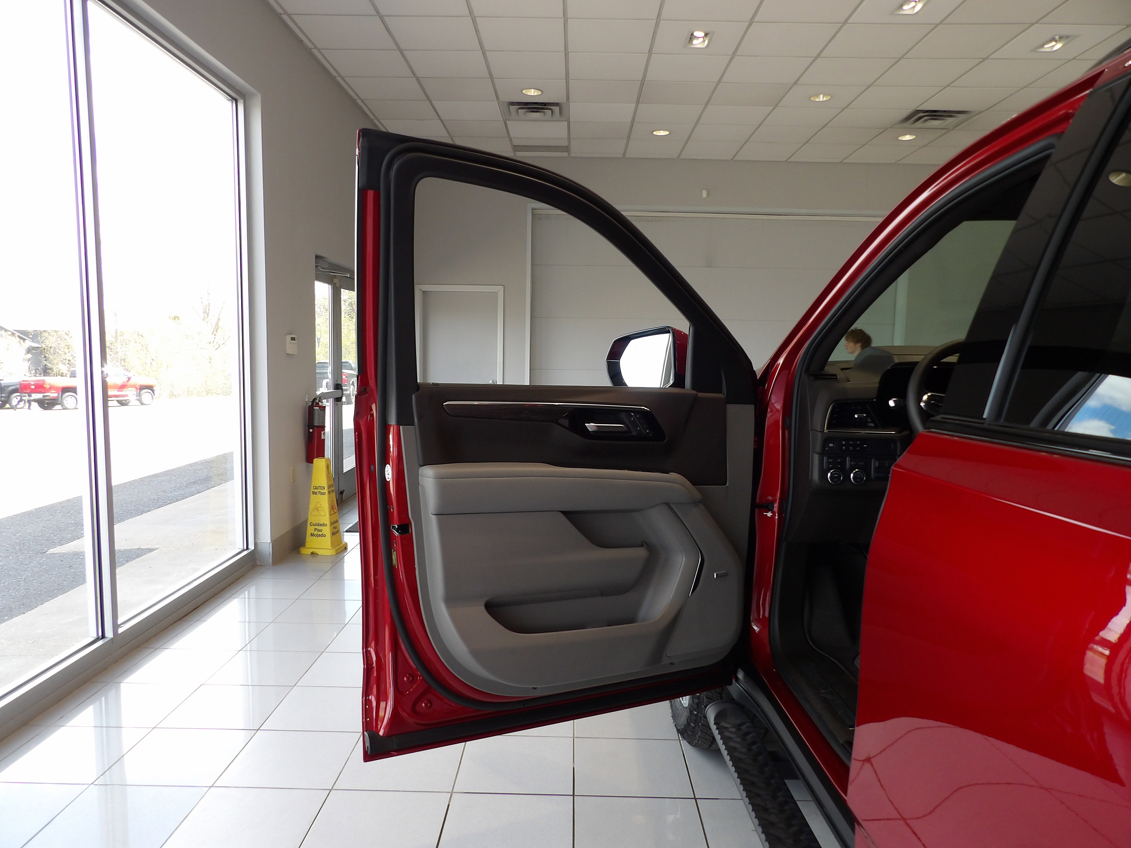 Used 2025 Chevrolet Suburban Z71 w/ Z71 Off-Road Package AWD/4WD image 9