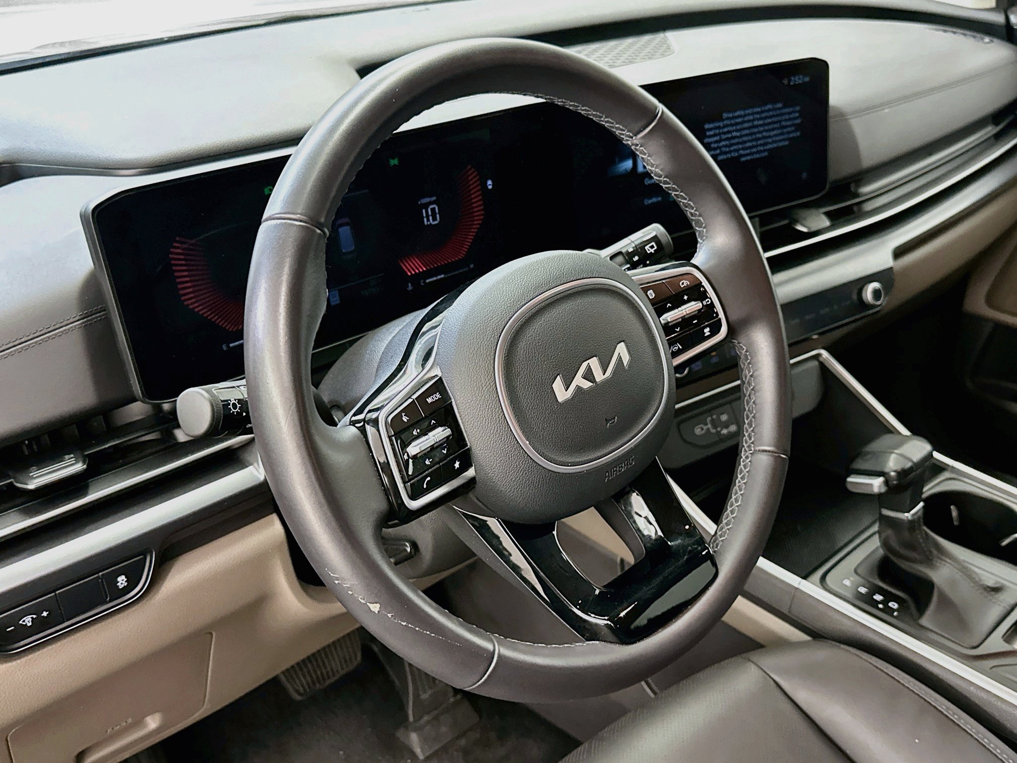 Used 2026 Kia Carnival FWD image 18