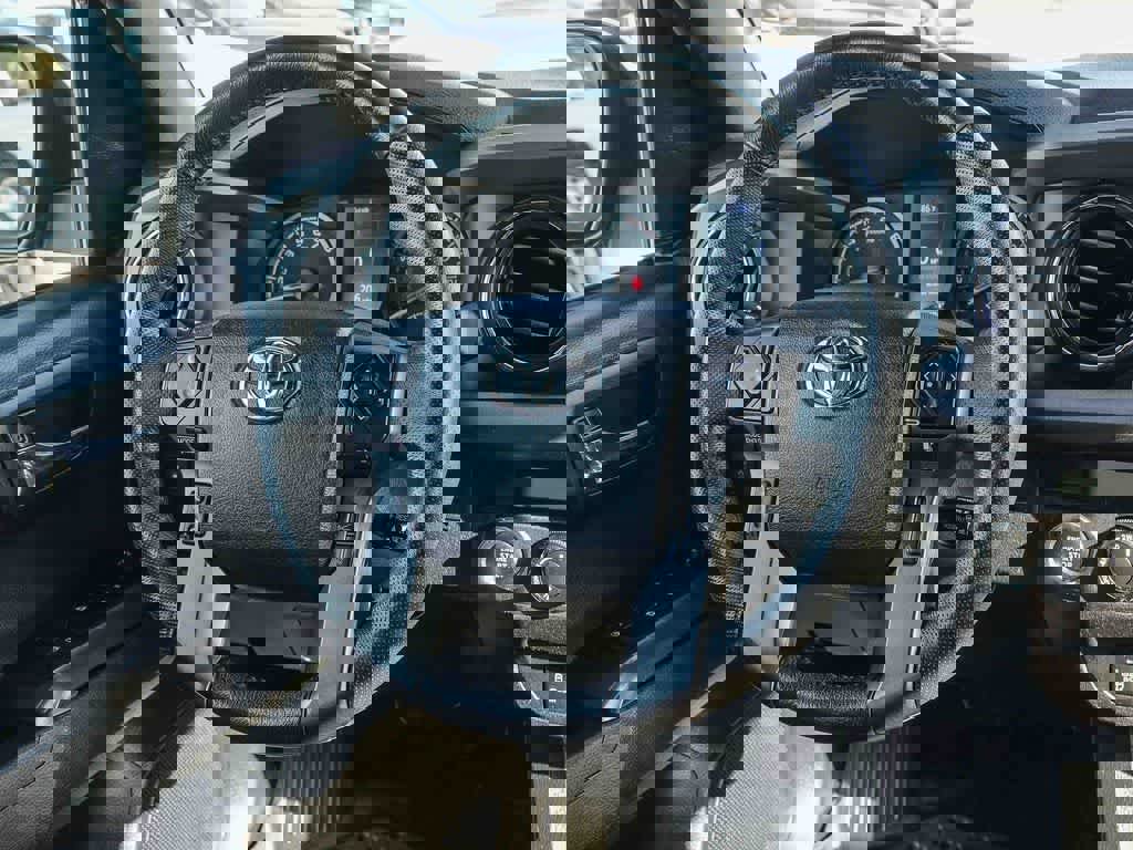 Used 2020 Toyota Tacoma TRD Off-Road w/ Technology Package image 14