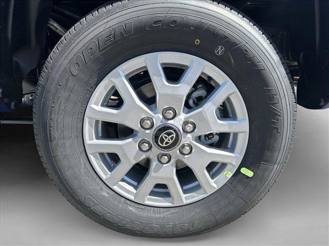 Certified 2025 Toyota Tacoma SR5 AWD/4WD image 10