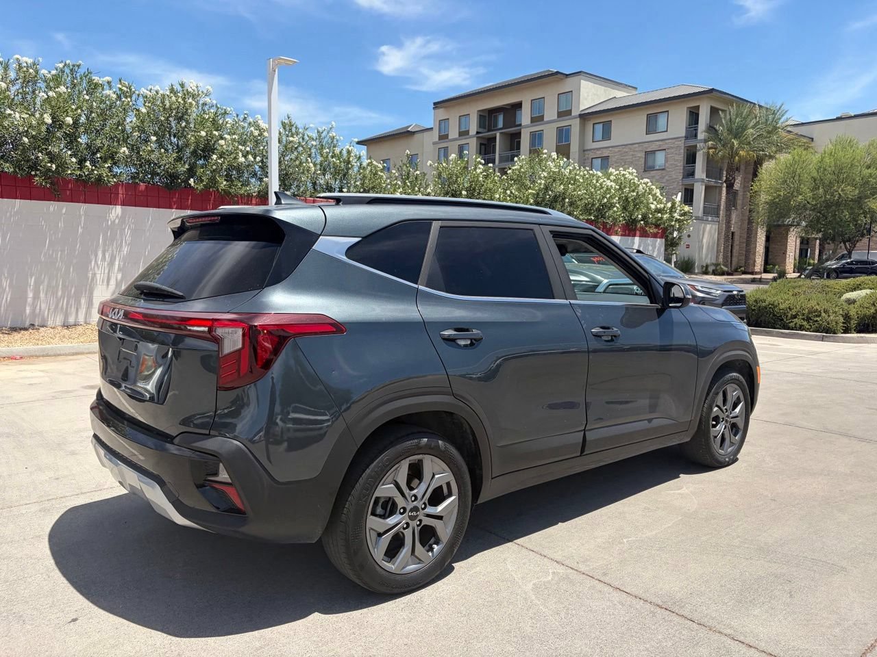 Used 2024 Kia Seltos S FWD image 2
