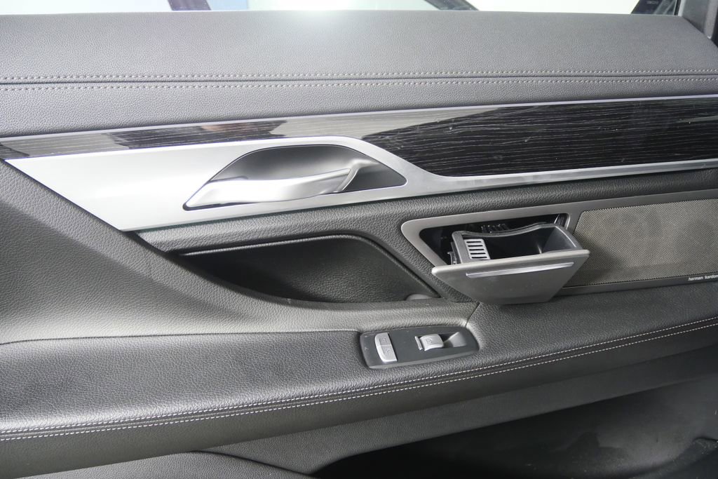 Used 2019 BMW 740i w/ M Sport Package image 13