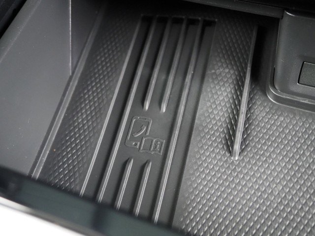 Used 2025 Volkswagen Atlas SEL AWD/4WD image 25