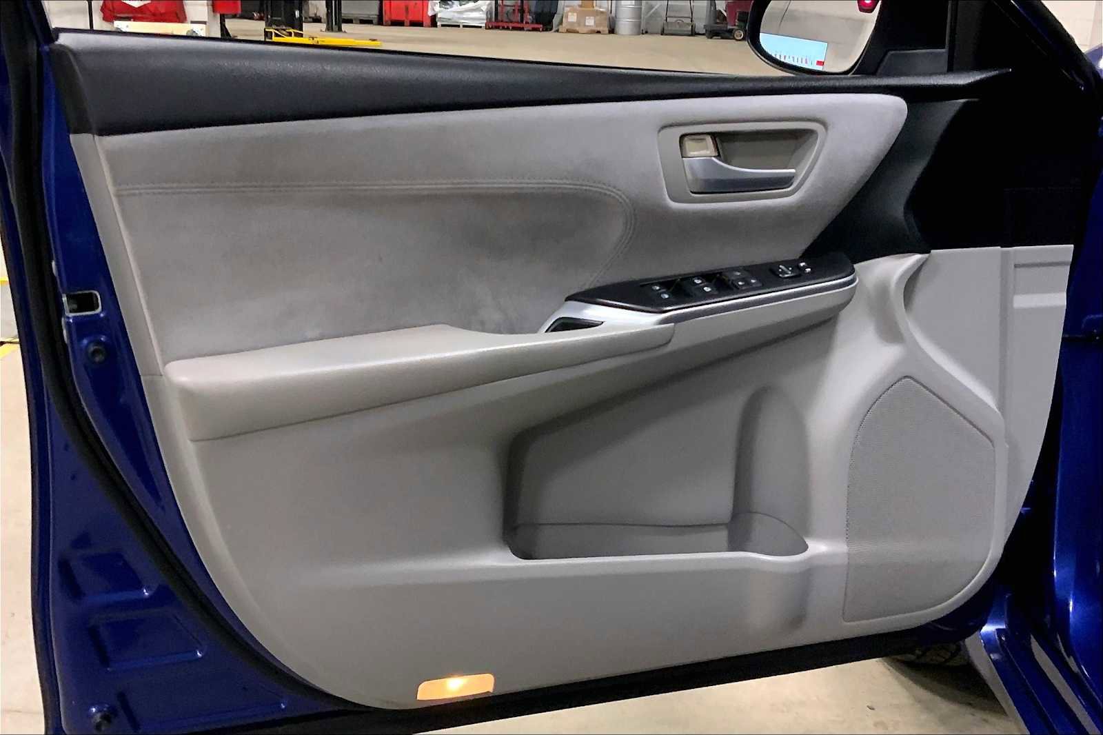 Used 2015 Toyota Camry XSE image 27