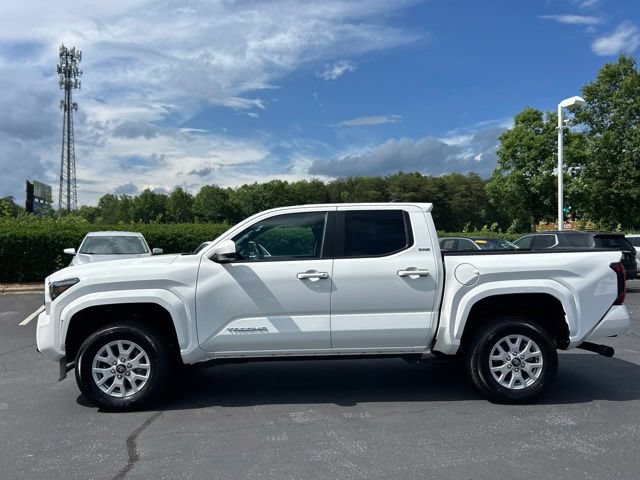 Used 2024 Toyota Tacoma SR5 AWD/4WD image 12
