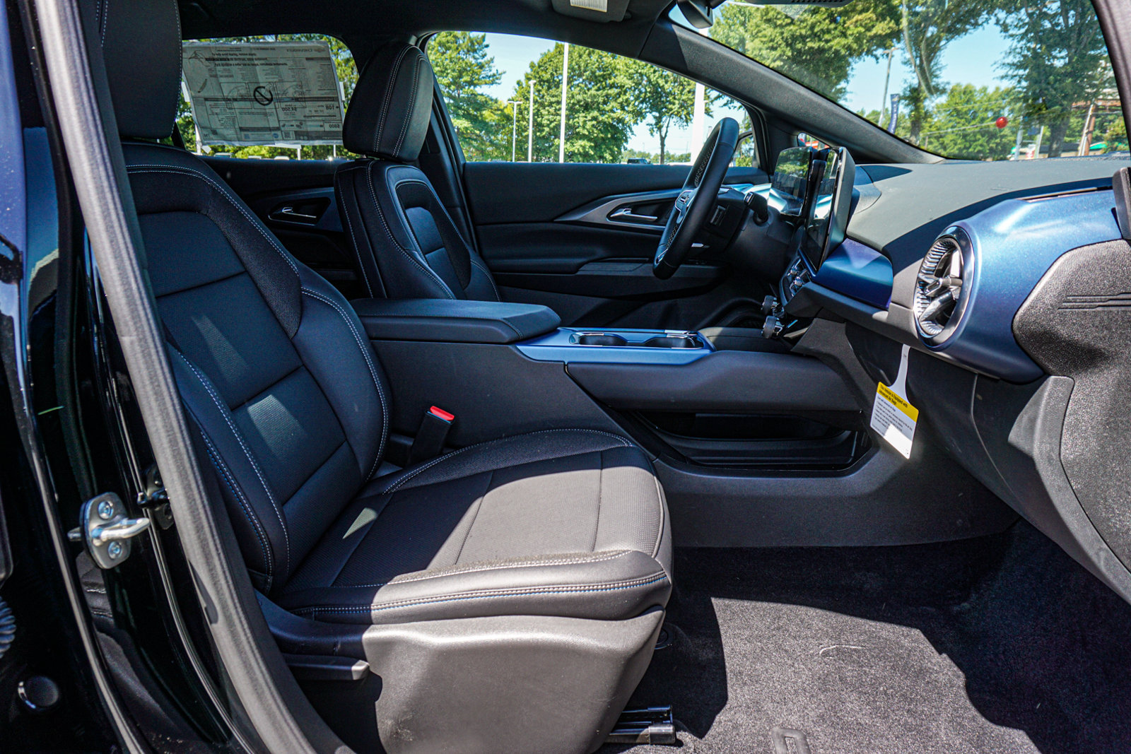 New 2026 Chevrolet Equinox EV LT FWD image 18
