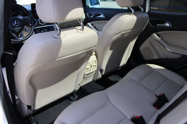 Used 2020 Mercedes-Benz GLA 250 4MATIC w/ Premium Package image 22