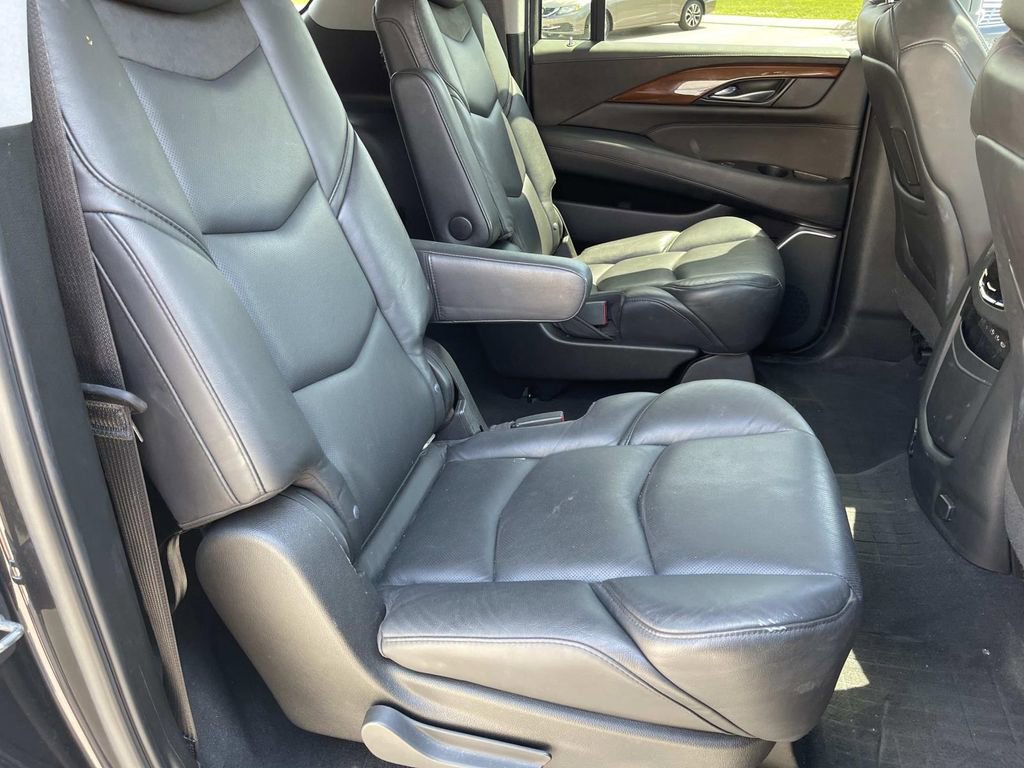 Used 2019 Cadillac Escalade ESV Luxury AWD/4WD image 22