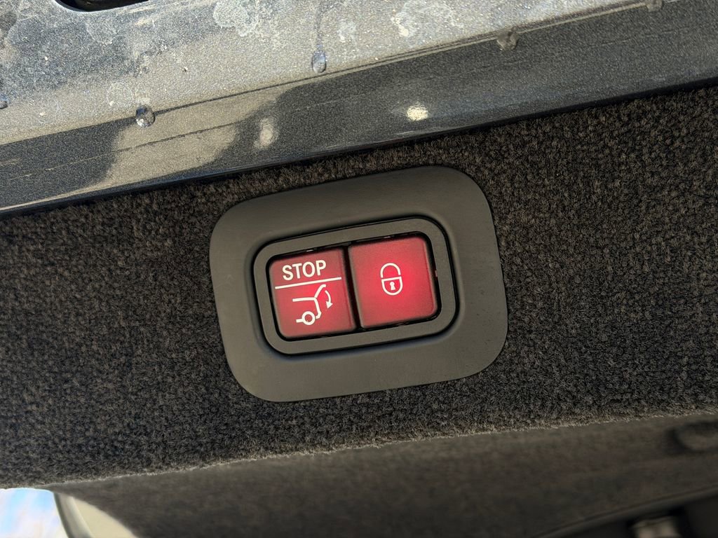 Used 2021 Aston Martin DBX image 46