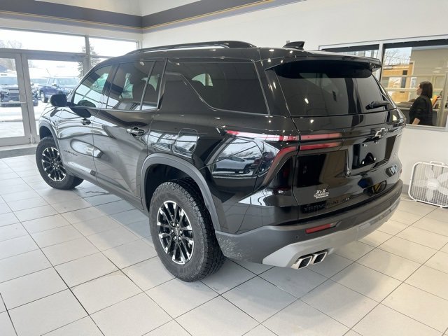 Used 2025 Chevrolet Traverse Z71 image 4