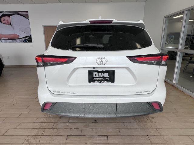Used 2024 Toyota Highlander XLE image 14