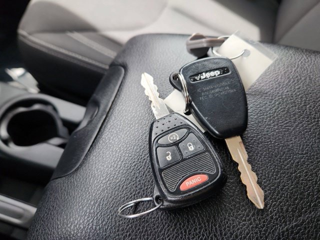 Used 2018 Jeep Wrangler Unlimited Sahara AWD/4WD image 39