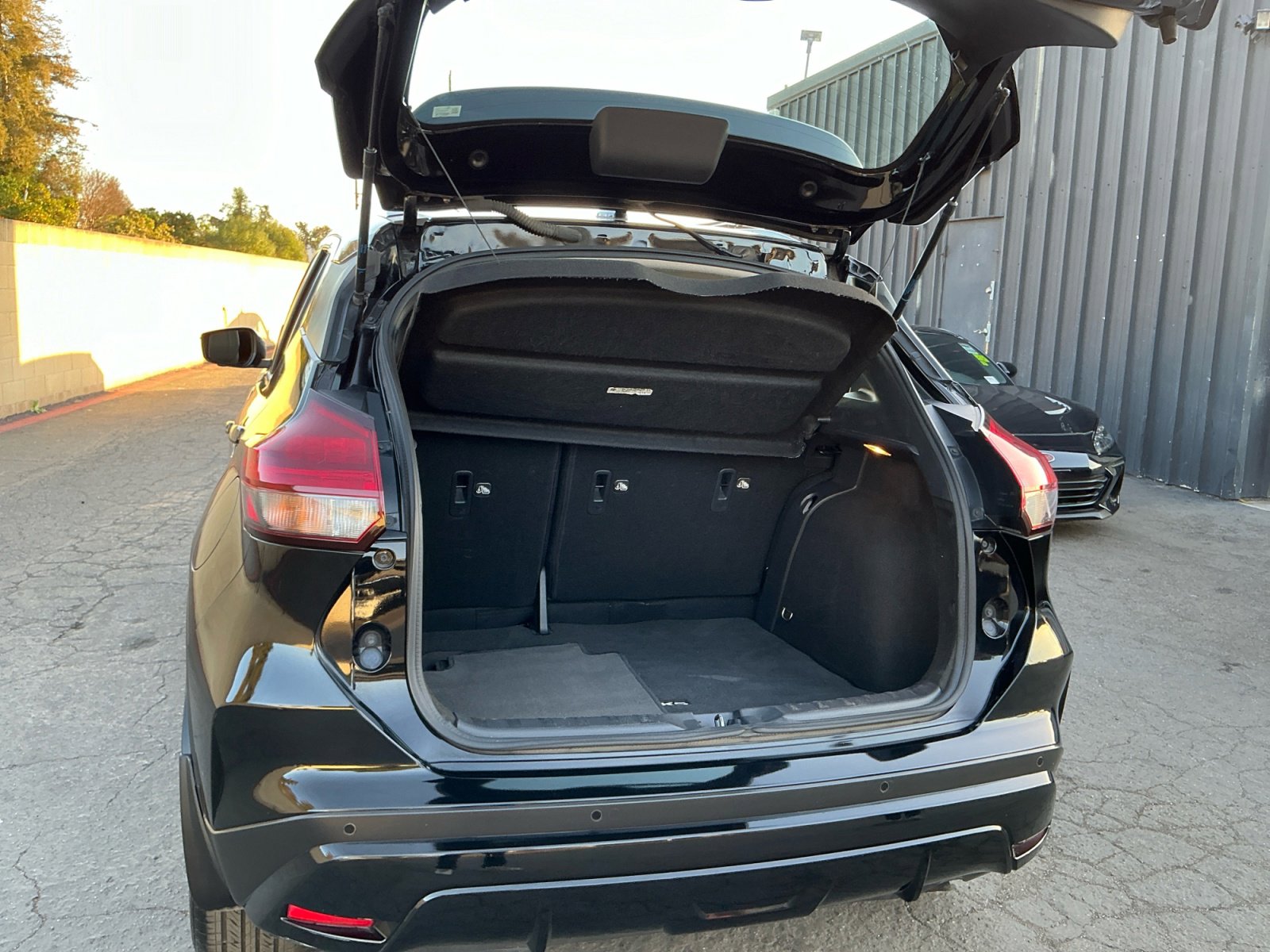 Used 2021 Nissan Kicks SR w/ SR Premium Package image 22