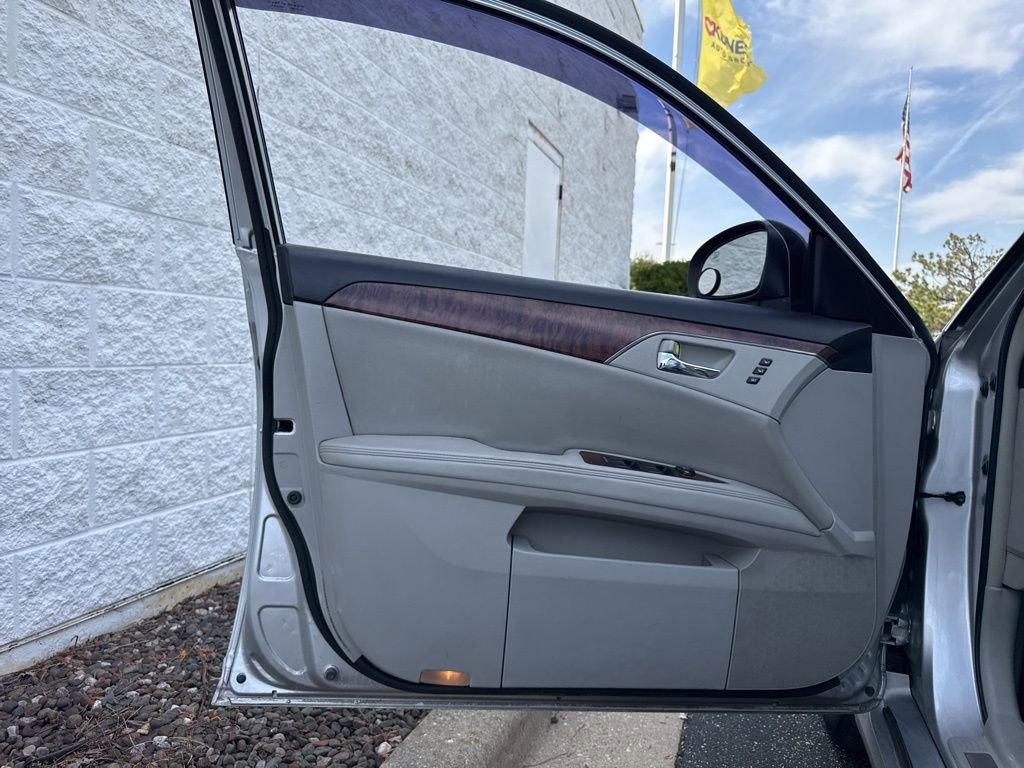 Used 2011 Toyota Avalon Limited image 7