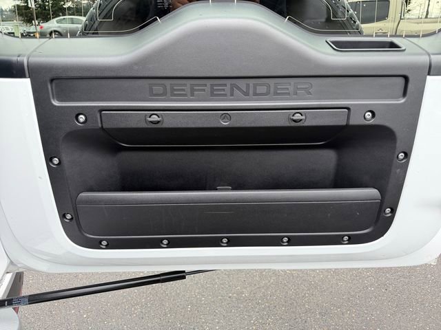 Used 2025 Land Rover Defender 110 S image 39