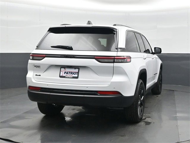 New 2025 Jeep Grand Cherokee Altitude image 8