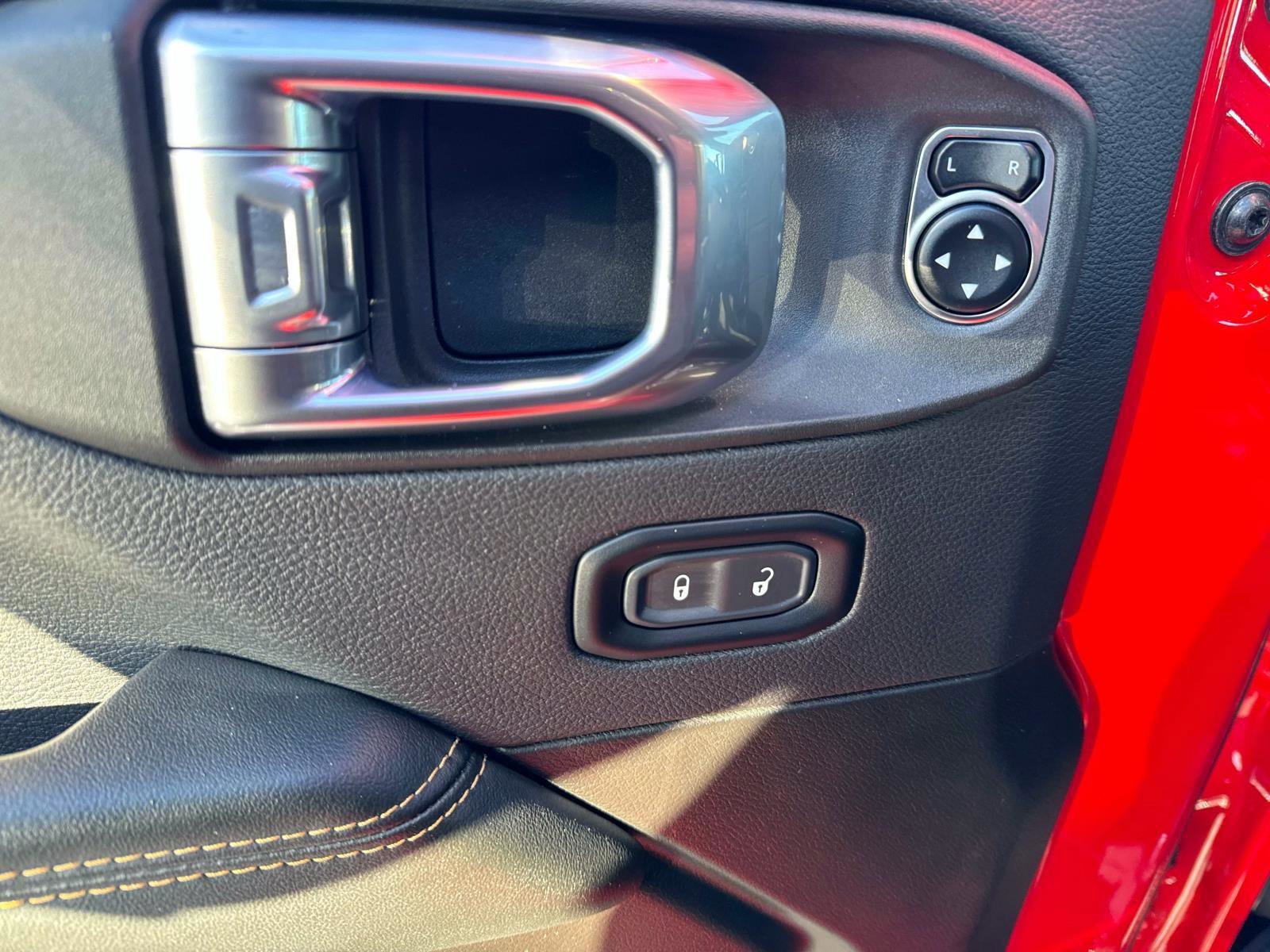 Used 2024 Jeep Wrangler Unlimited Sahara w/ Technology Group AWD/4WD image 7