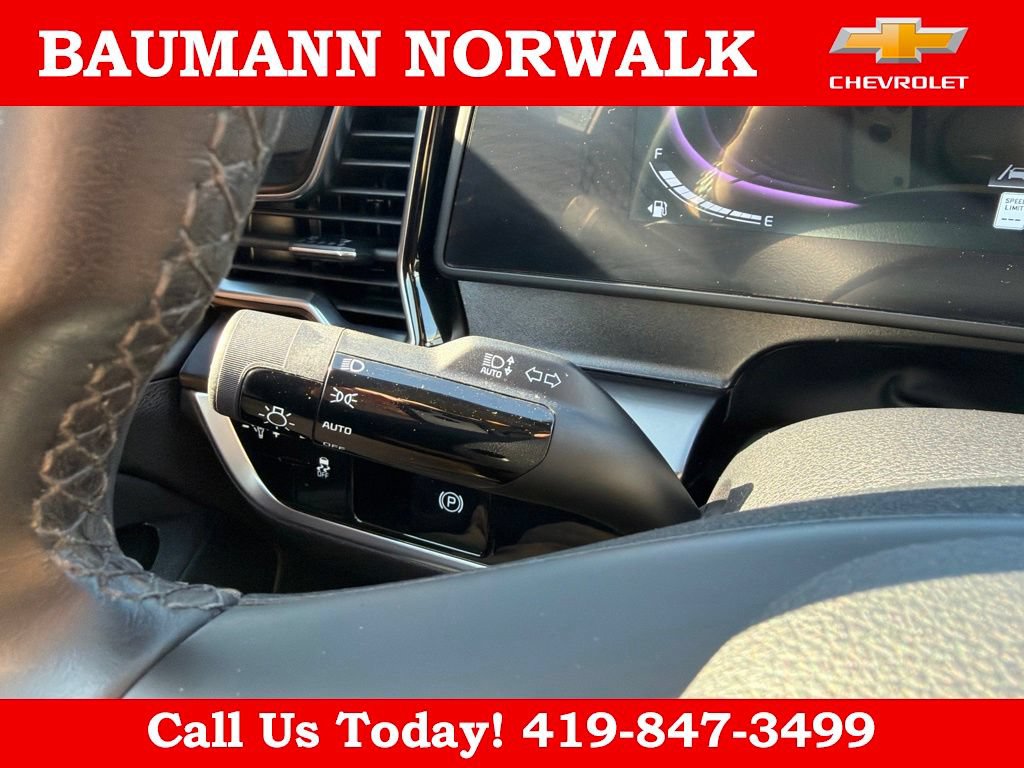 Used 2025 Kia Sportage EX FWD image 22