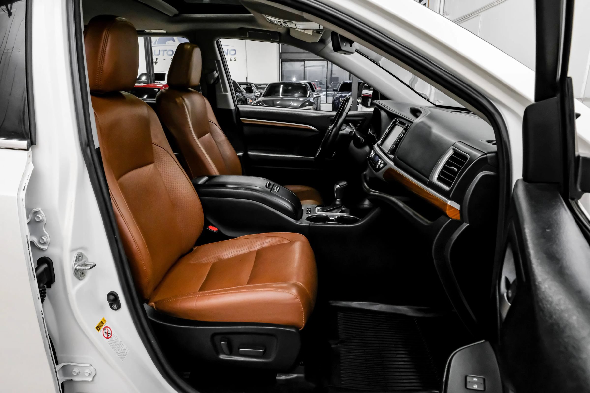 Used 2018 Toyota Highlander Limited FWD image 43