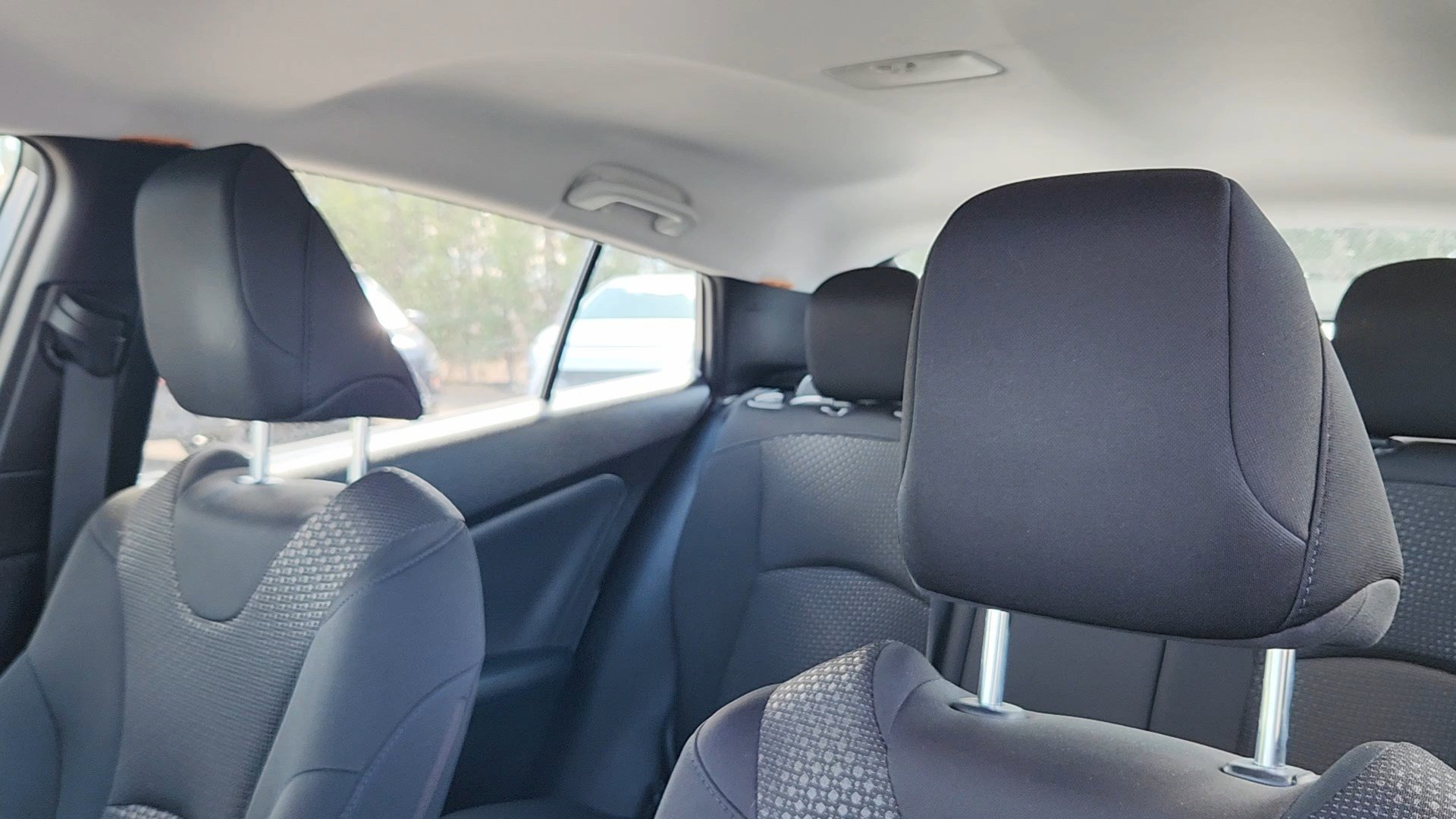 Used 2020 Toyota Prius LE AWD/4WD image 9