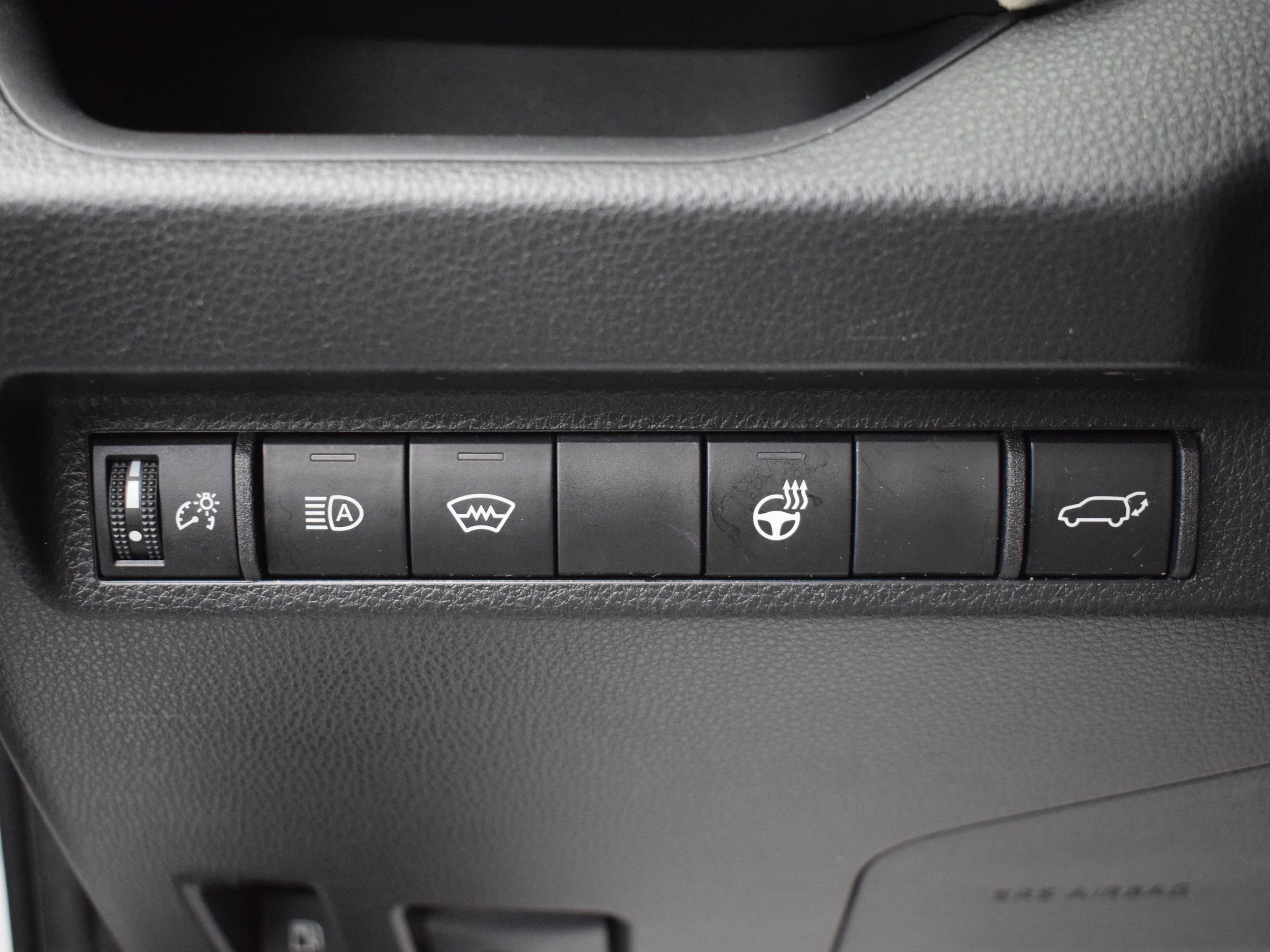 Used 2023 Toyota RAV4 XLE Premium image 17