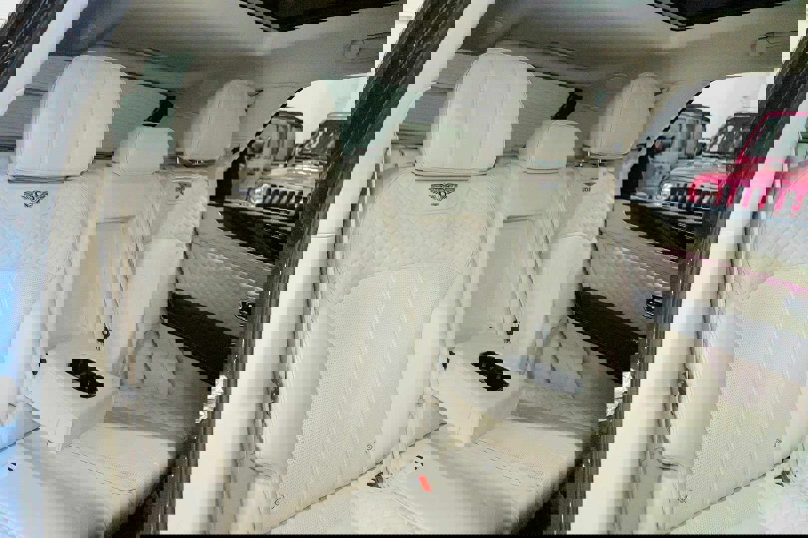 Used 2020 Bentley Bentayga V8 image 37