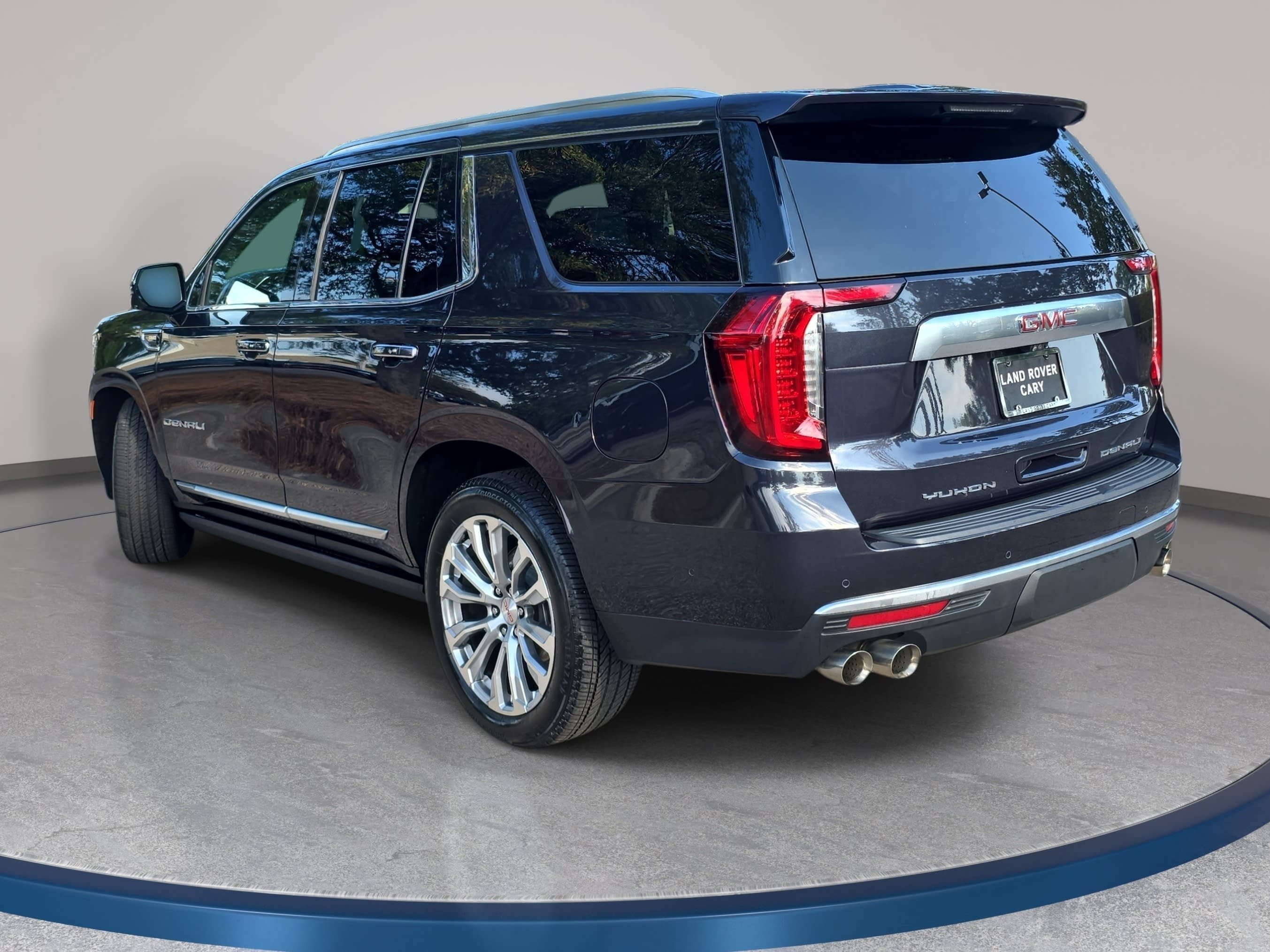 Used 2024 GMC Yukon Denali w/ Advanced Technology Package AWD/4WD image 7