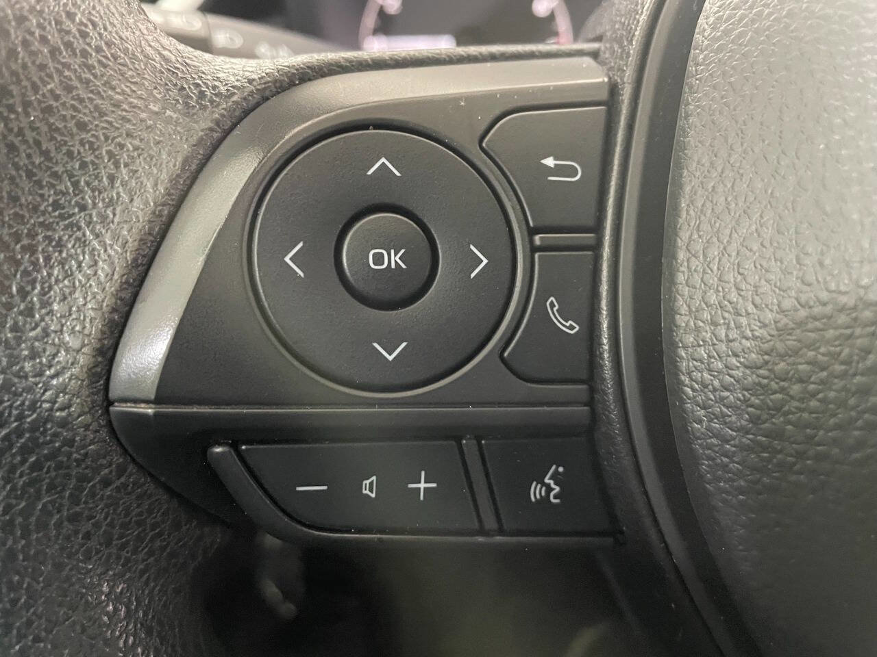 Used 2024 Toyota Corolla LE image 40