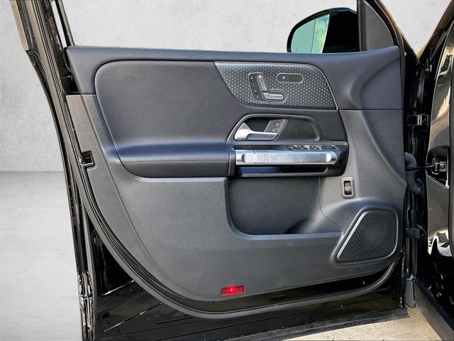Used 2025 Mercedes-Benz GLB 250 image 18