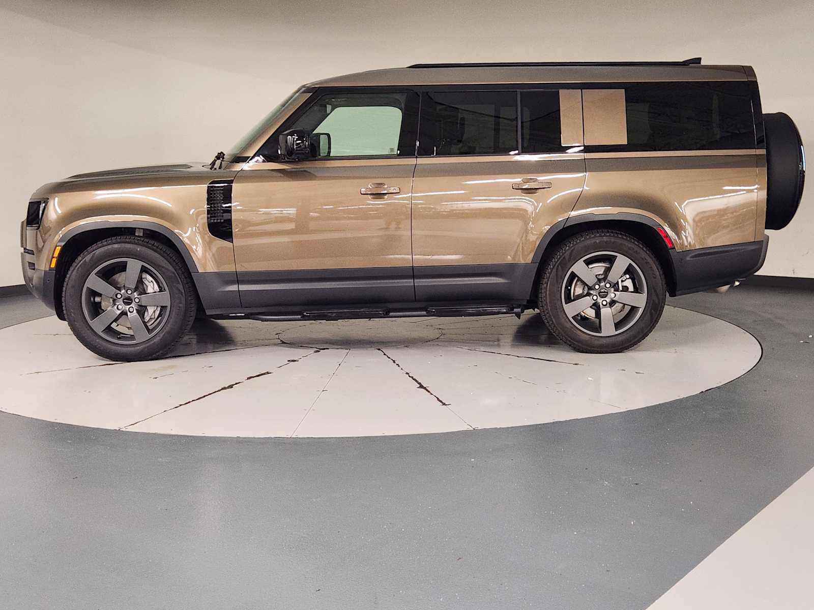 Used 2026 Land Rover Defender 130 S AWD/4WD image 5