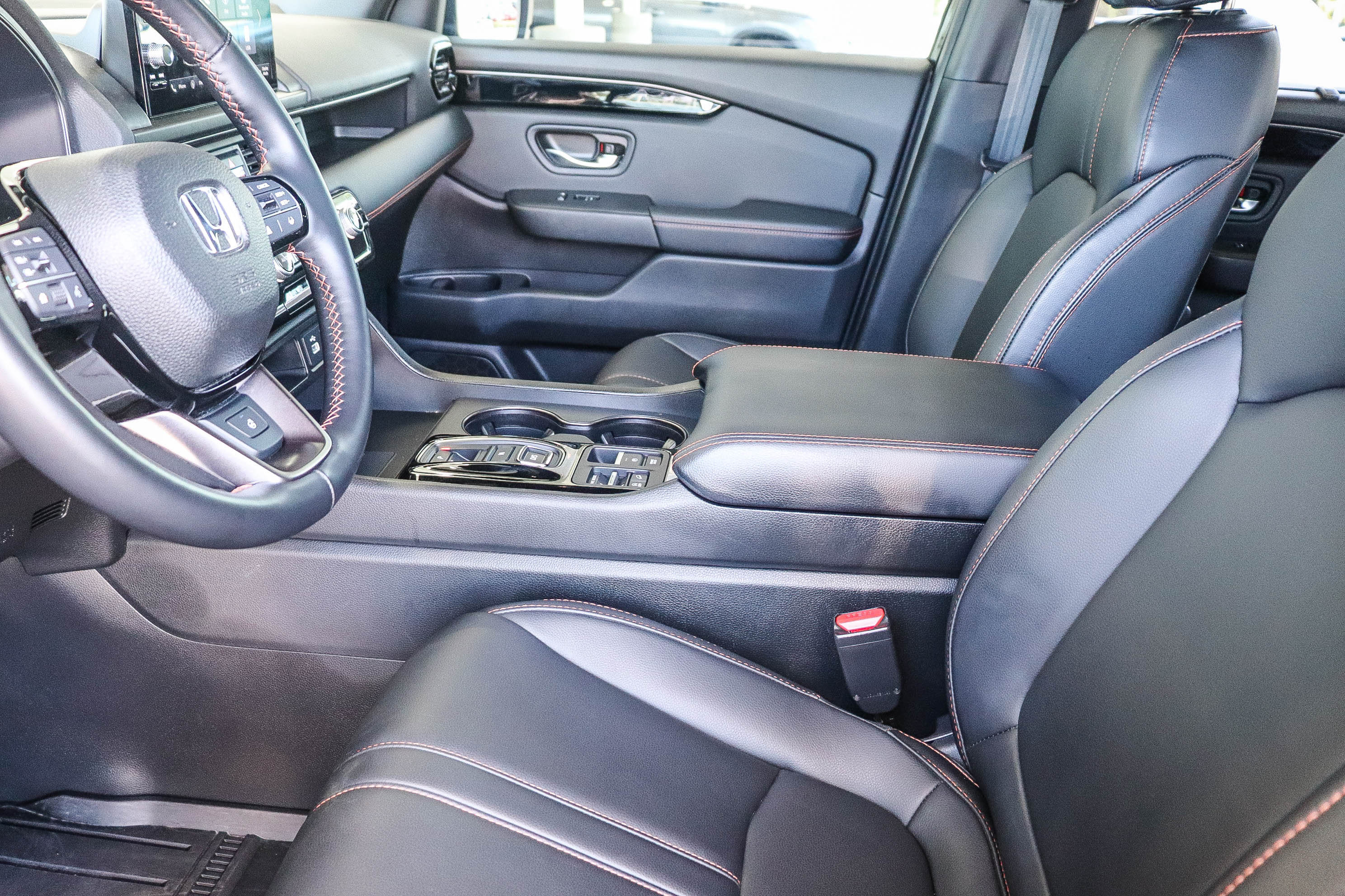 Used 2025 Honda Pilot TrailSport image 23