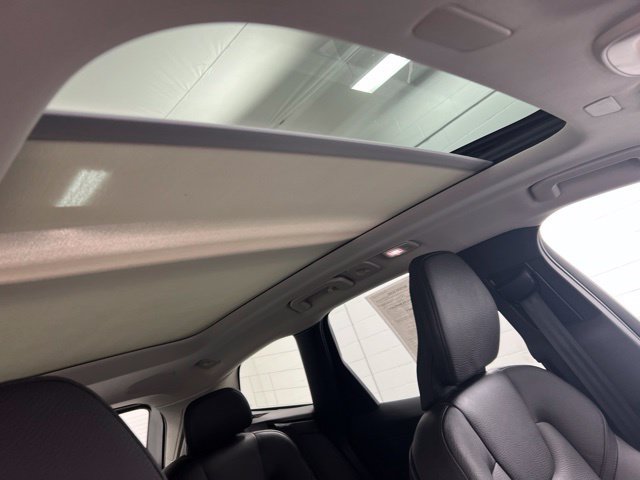 Certified 2024 Volvo XC60 B5 Plus w/ Protection Package Premier AWD/4WD image 25