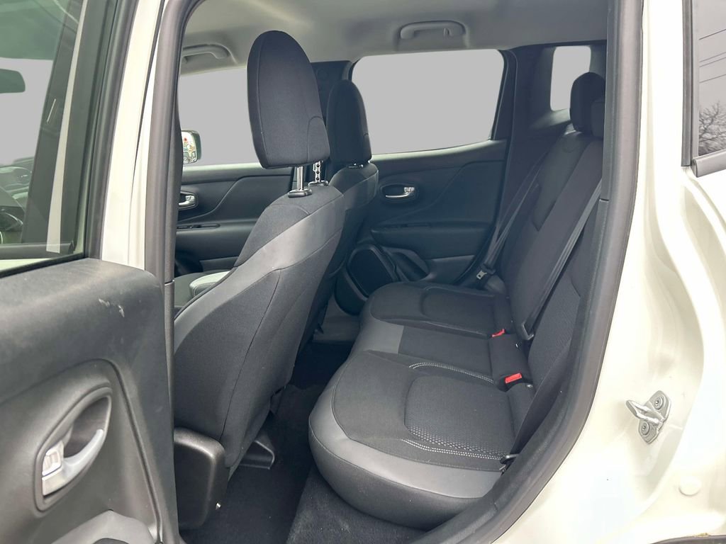 Used 2023 Jeep Renegade Latitude w/ Premium Group image 12