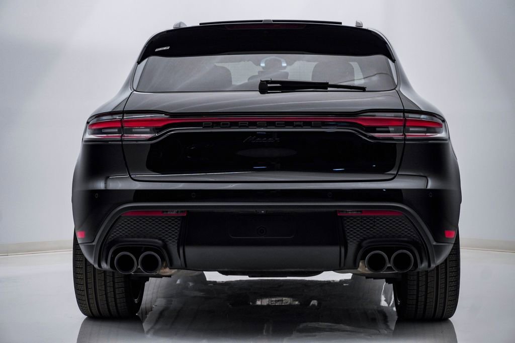 Certified 2025 Porsche Macan image 10