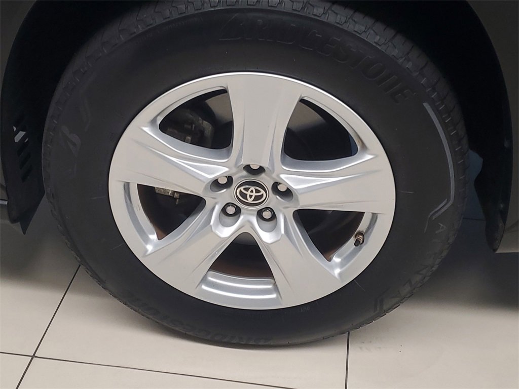 Used 2023 Toyota Highlander L image 4