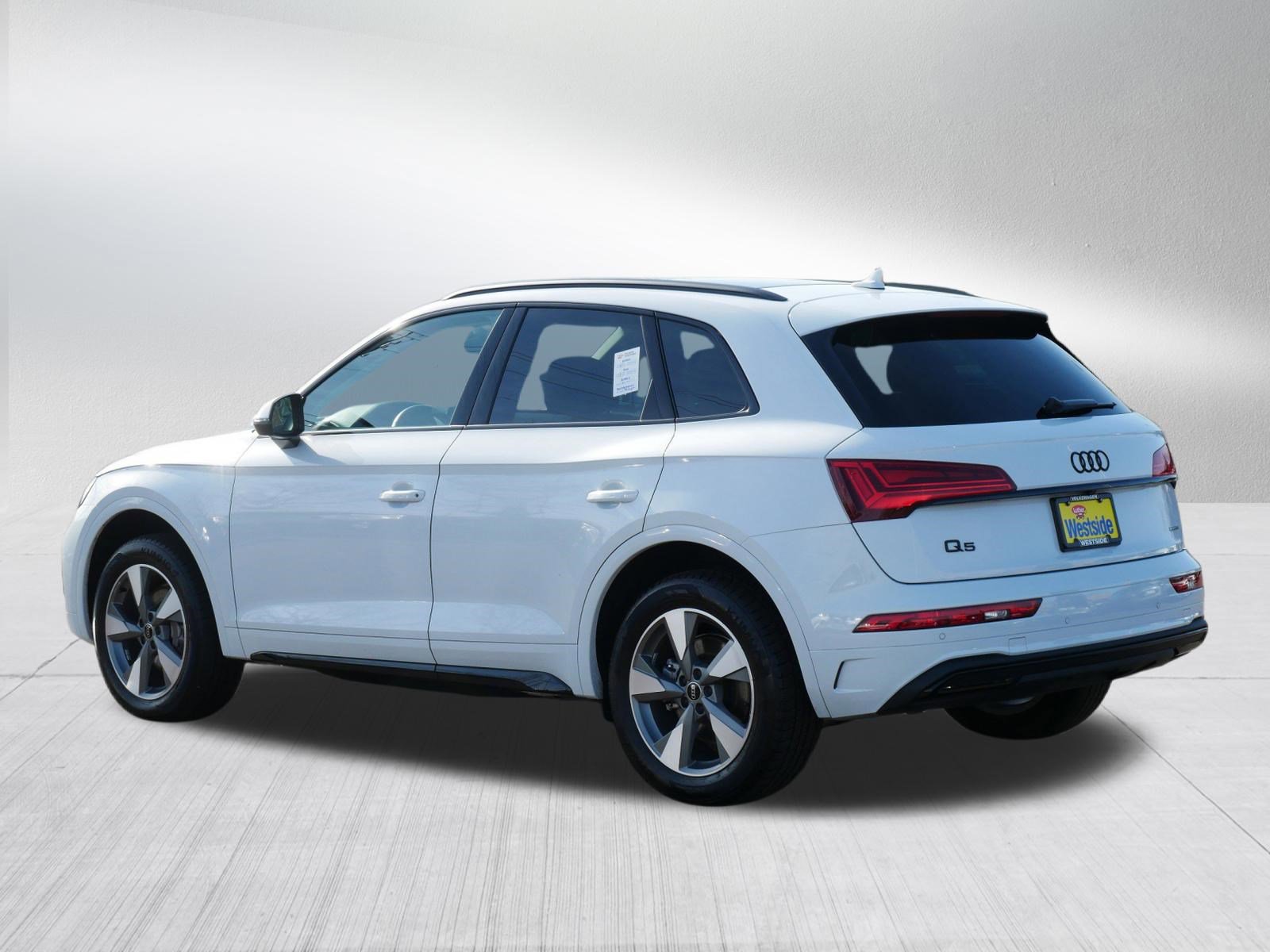Used 2025 Audi Q5 2.0T Premium w/ Convenience Plus Package image 5