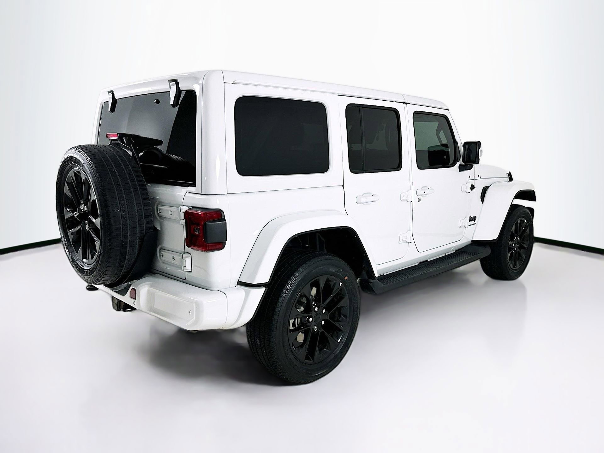 Used 2023 Jeep Wrangler Unlimited Sahara AWD/4WD image 8