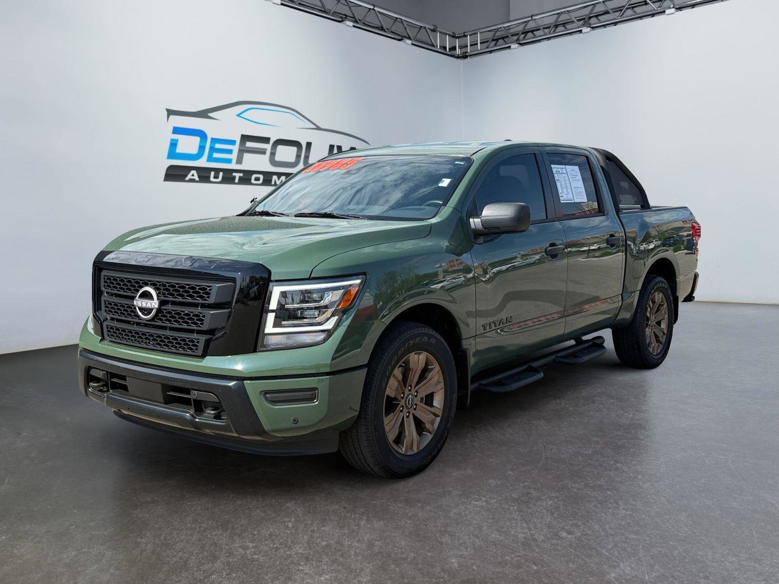 Used 2024 Nissan Titan SV w/ SV Bronze Edition Package AWD/4WD image 7