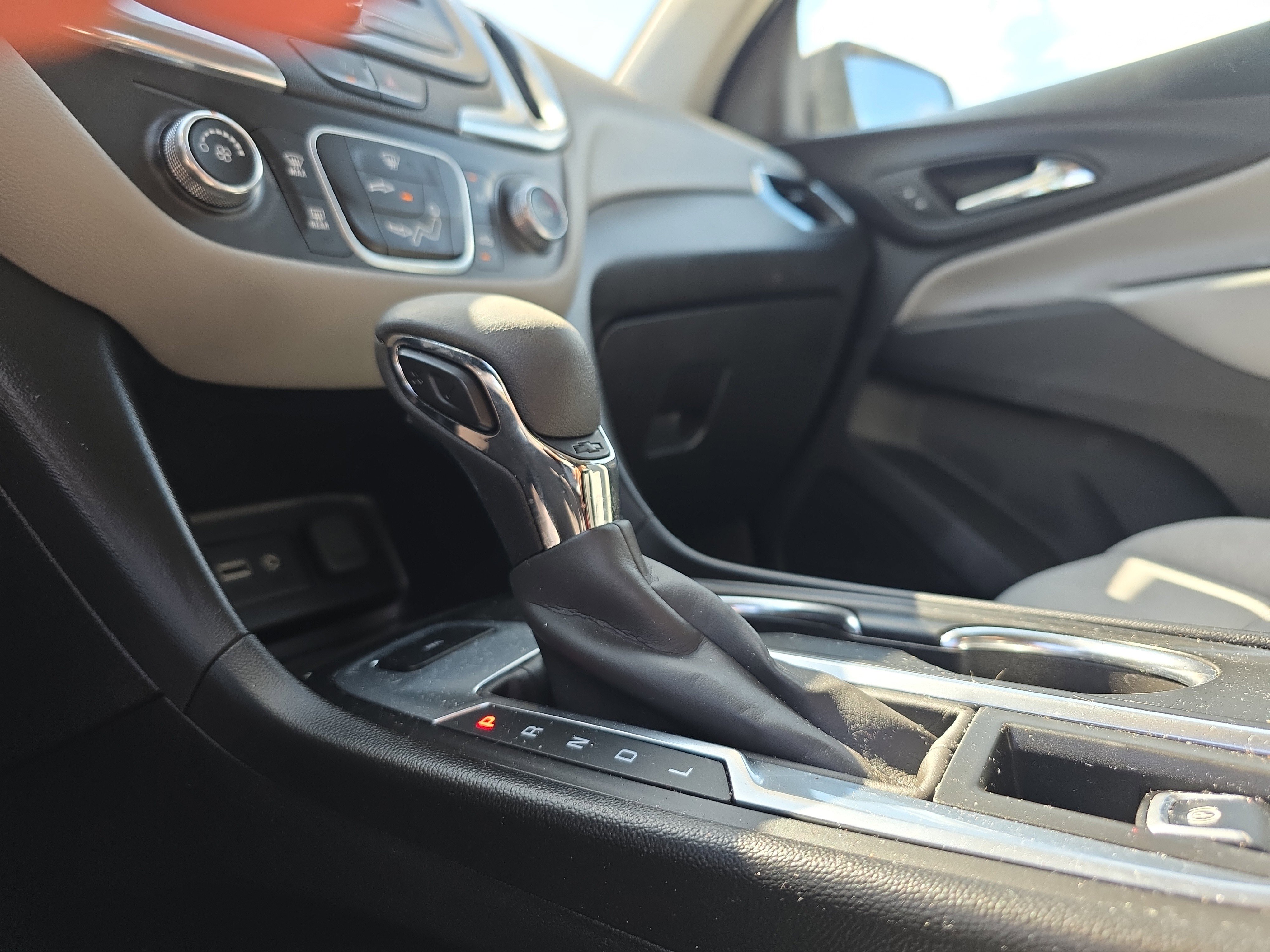 Used 2022 Chevrolet Equinox LS AWD/4WD image 32