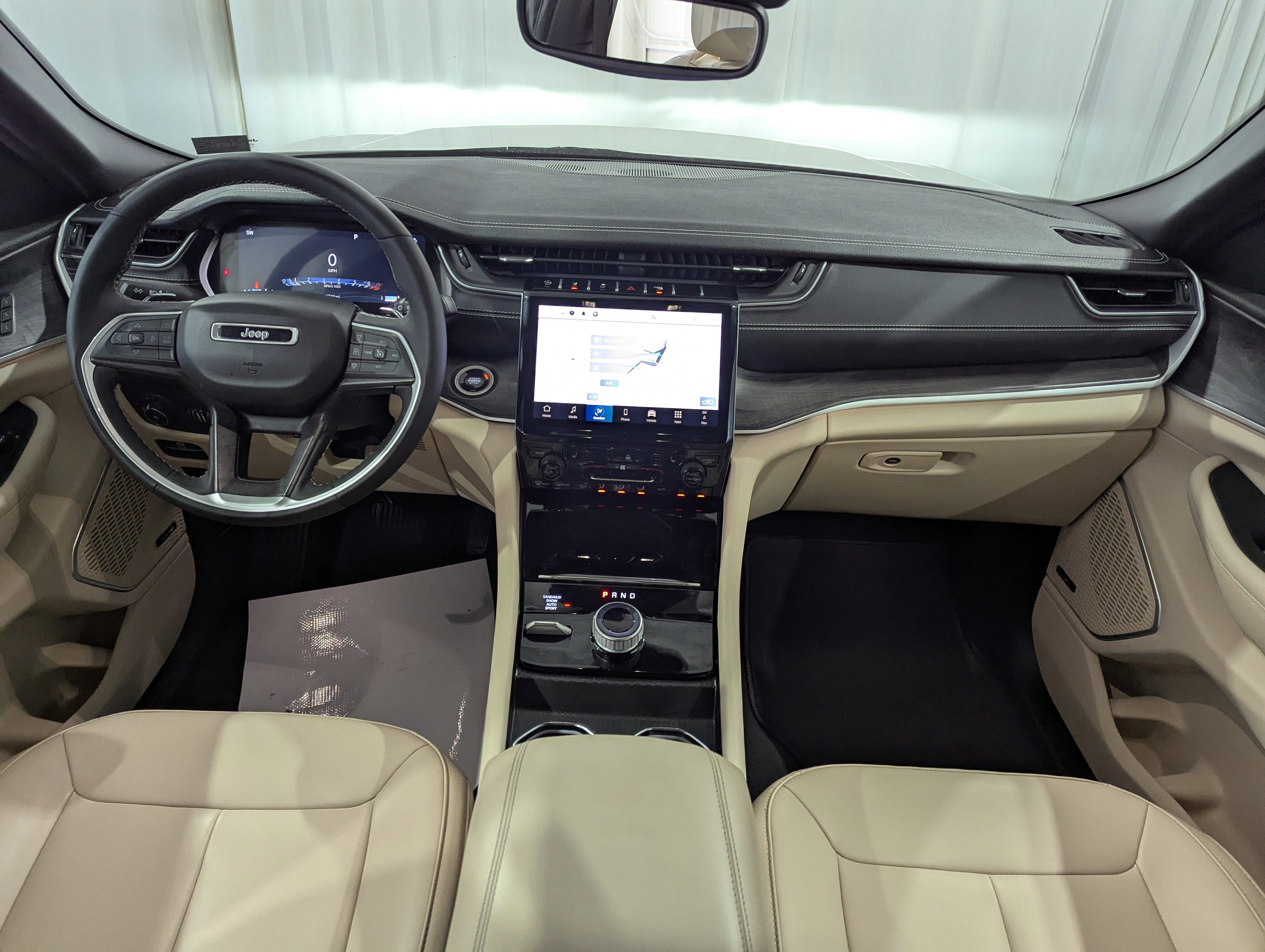 Used 2024 Jeep Grand Cherokee Limited image 13
