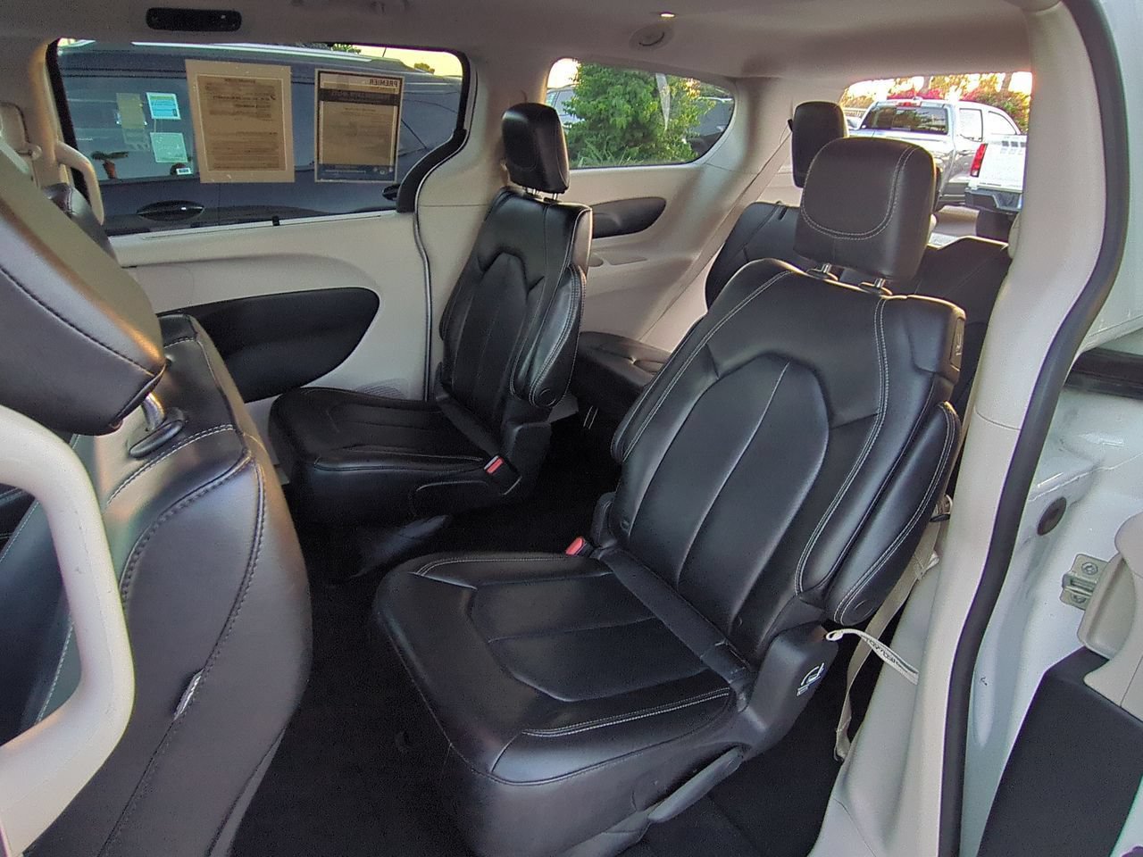 Used 2023 Chrysler Pacifica Touring-L FWD image 22