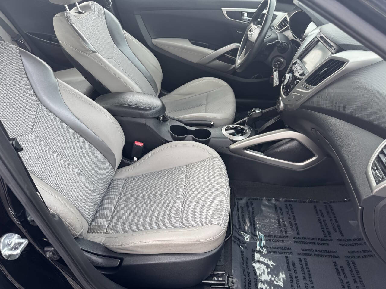 Used 2013 Hyundai Veloster w/ Style Pkg image 22