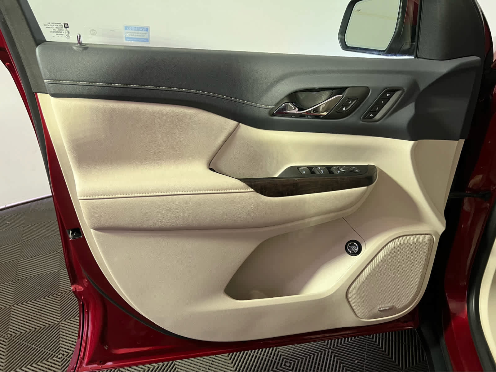 Used 2023 GMC Acadia Denali w/ Denali Ultimate Package image 23