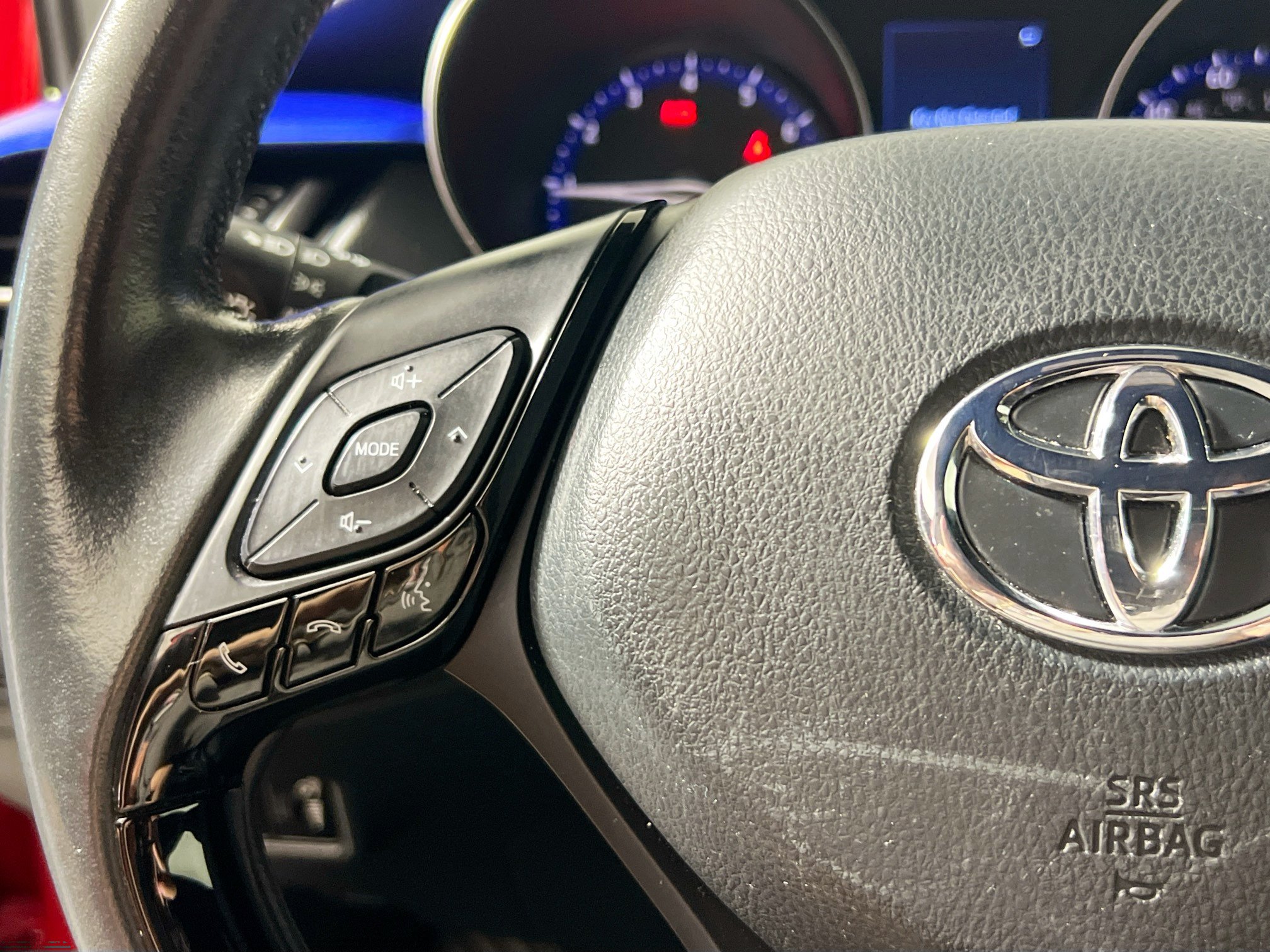 Used 2021 Toyota C-HR XLE FWD image 18