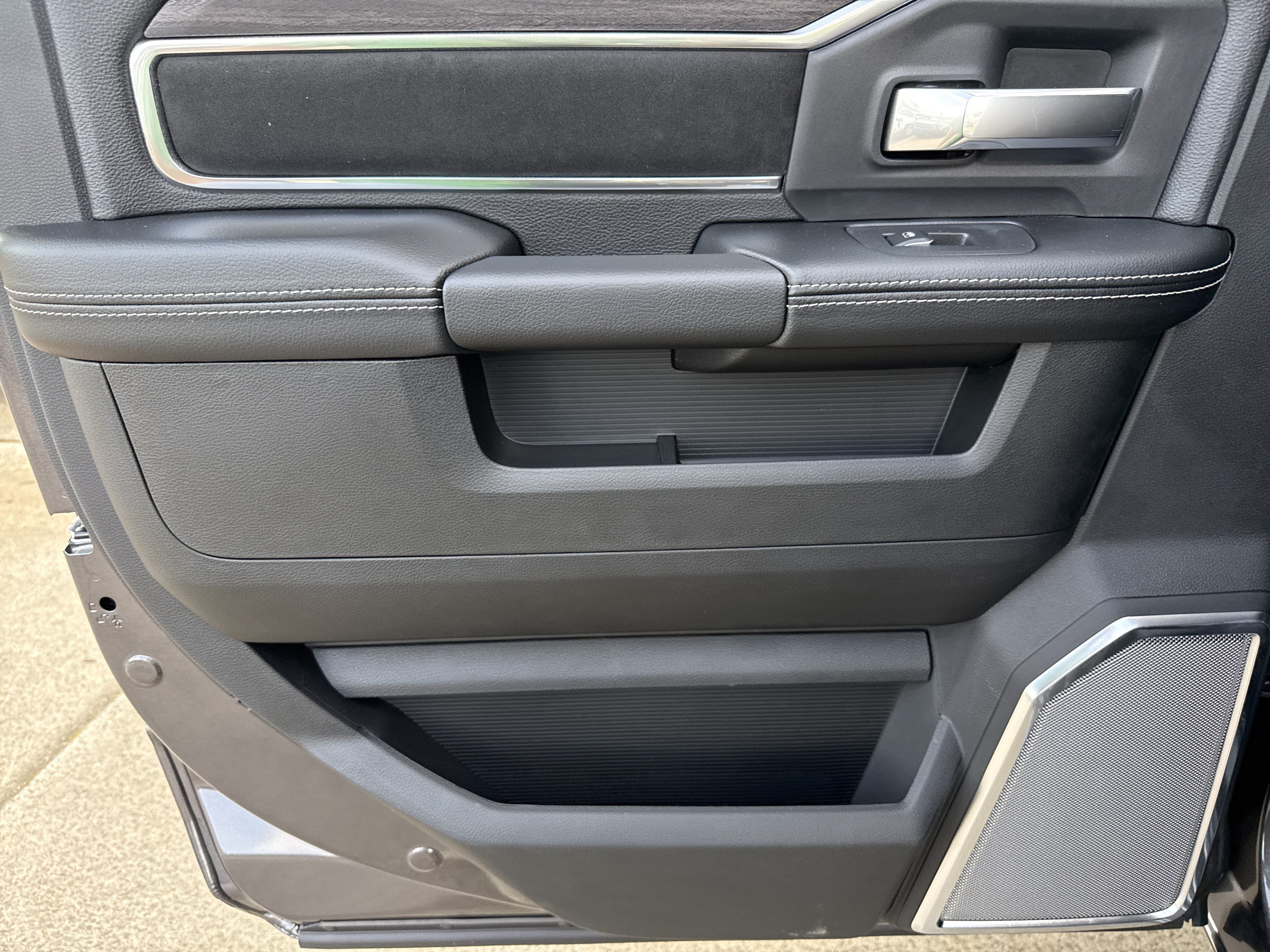 New 2026 RAM 5500 4x4 Crew Cab w/ Laramie Trim Package image 23