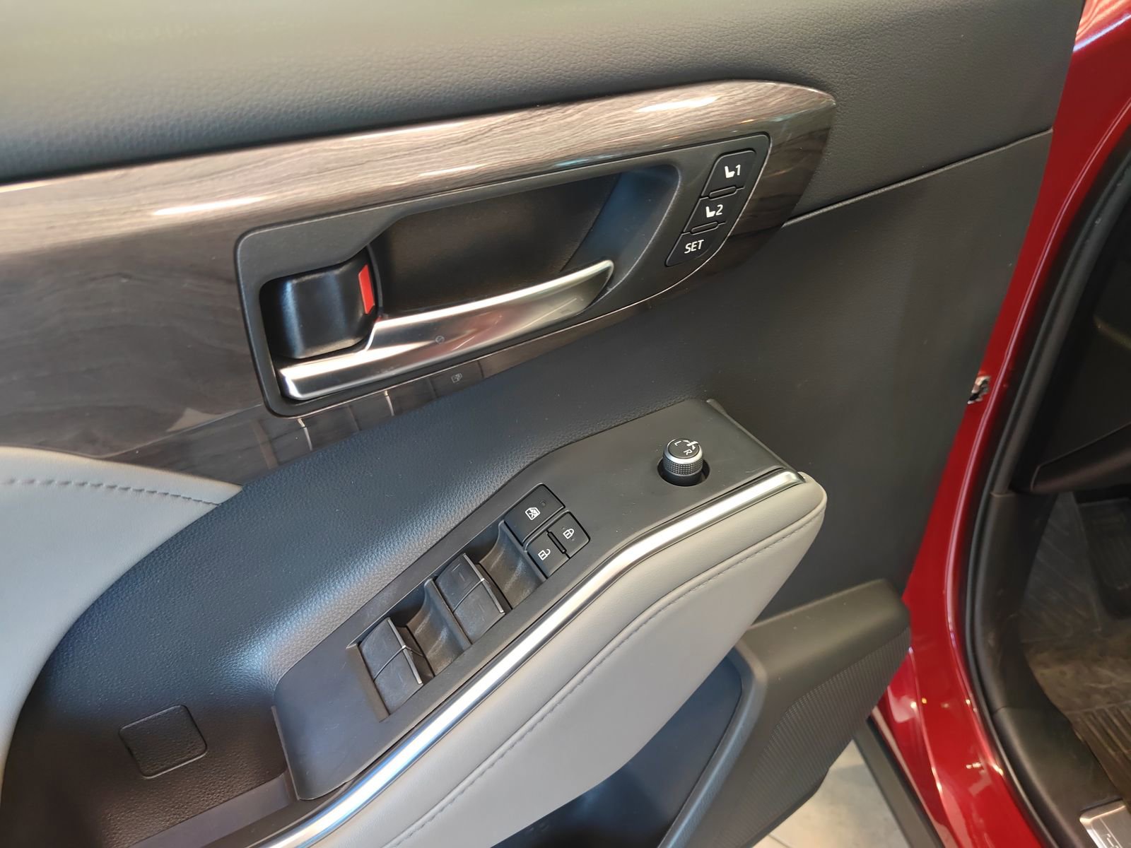 Used 2022 Toyota Highlander Platinum image 10